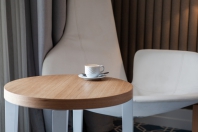 Eleganckie stoliki kawowe: dodaj stylu salonowi